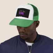 CASQUETTE MARQUE NOIR BLANC VERT MODERNE ET ÉLÉGANT (En situation)