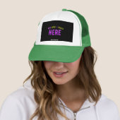CASQUETTE MARQUE NOIR BLANC VERT MODERNE ET ÉLÉGANT (En situation)