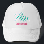Casquette Mme Etablie Date Personnalisée<br><div class="desc">Ajoutez la date établie ou le nom de famille futur à cette jolie et moderne "Mme". chapeau de camionneur. C'est un grand cadeau pour les futurs mariés ou les jeunes mariés.</div>
