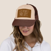 Casquette Moins de Personnes Plus de Chats (En situation)