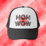 Casquette MOM WOW noir sur rouge |<br><div class="desc">Ce chapeau de camionneur est pour MOM,  que ce soit pour la fête des mères ou son anniversaire,  ou juste parce que vous le voulez. Etonnant en texte noir avec un arrière - plan rouge.</div>