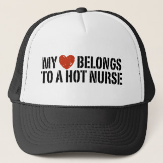 Casquette Mon coeur appartient à une infirmière