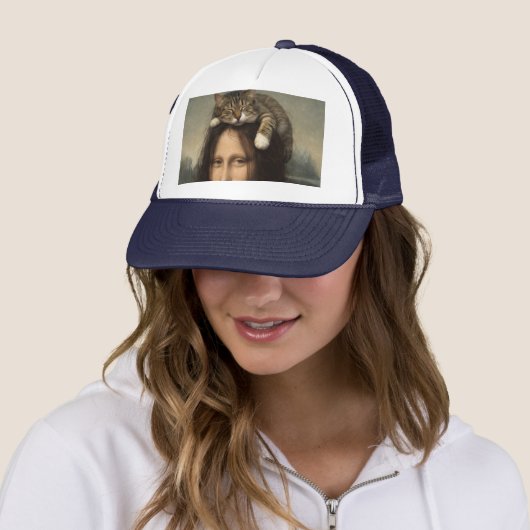 Casquette Mona Lisa avec chat endormi (En situation)