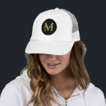 Casquette Monogramme d'or Chapeau de camion noir blanc initi<br><div class="desc">Montrez votre style personnel avec ce chapeau de camionneur branché, avec un design monogramme frappant. Le cercle noir et l'or initial créent un contraste élégant, ce qui en fait un accessoire parfait pour toute tenue, réunion de famille ou événement d'affaires. Pas de minimums, en vrac disponible. Ce casquette est plus...</div>