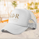 Casquette Monogramme mariage minimaliste Or simple et blanc<br><div class="desc">Une collection minimaliste de monogramme mariage design de produits avec typographie classique traditionnelle en or sur un arrière - plan blanc simple et propre. Le design parfaitement personnalisé pour votre journée spéciale !</div>