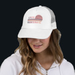 Casquette Né en 1970 vintage anniversaire violet rose<br><div class="desc">Vous pouvez ajouter un peu d'originalité à votre garde-robe avec ce coucher de soleil d'anniversaire moderne élégant et vintage design rétrospectif désespéré avec une police de typographie impressionnante lettrage, est une excellente idée cadeau pour les femmes, les épouses et les petites amies qui aimeront celui-ci d'une oeuvre d'art gentil. Le...</div>