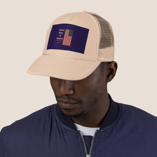 CASQUETTE NO KING IN AMERICA SINCE 1776, 4TH OF JULY (En situation)