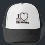 Casquette noir i luv 1<br><div class="desc">police mignonne et mousseuse qui dit "I Love My GIRLFRIEND" avec un coeur énorme qui vous permet d'insérer votre image,  en couleur noir et rose clair</div>