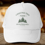 Casquette Nom de famille personnalisé Christmas Tree Farm Re<br><div class="desc">Venez fêter avec notre chapeau de camionneur de nom de famille personnalisé! Doté d'un design rétro de ferme de sapins de Noël en vert sage,  il est parfait pour des sorties de vacances et ajouter une touche amusante et personnelle à votre look.</div>