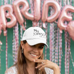 Casquette Nom de la mariée nouvellement mariée Monogramme<br><div class="desc">Cette conception peut être personnalisée dans la zone fournie en modifiant la photo et/ou le texte. Vous pouvez également le customiser en cliquant sur Personnaliser ce Modèle, puis en choisissant l'option cliquer pour customiser et supprimer ou modifier la couleur de l'arrière - plan, ajouter du texte, modifier la couleur ou...</div>