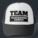 Casquette Nom d'équipe ou nom de famille personnalisé de l'é<br><div class="desc">Casquette d'événement d'équipe graphique typographique en noir et blanc. Lectures : Equipe,  puis personnalisation avec votre nom d'équipe. Parfait pour les événements d'équipe,  les rassemblements de famille,  les événements sportifs,  les événements de team building et plus encore. Conception par www.mylittleeden.com</div>
