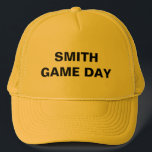 Casquette Nom personnalisé Jour Jeu Jaune<br><div class="desc">Jour de jeu Chapeau de camion jaune. Personnalisé.</div>