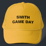 Casquette Nom personnalisé Jour Jeu Jaune<br><div class="desc">Jour de jeu Chapeau de camion jaune. Personnalisé.</div>