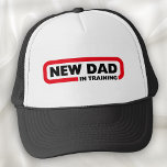 Casquette Nouveau papa en formation - Drôle<br><div class="desc">Les bébés ne sont pas accompagnés d'un manuel d'instructions, donc la paternité peut prendre un peu d'habitude. Faites savoir à tout le monde à quelle étape vous êtes avec cette enseigne jouée New Dad in Training. Texte simple avec un contour rouge vif. Un cadeau léger pour tous les nouveaux pères....</div>