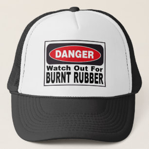 Casquette Observez pour le caoutchouc brûlé