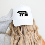 Casquette Ours noir et blanc<br><div class="desc">Vêtements imprimés sur mesure avec graphisme tendance Mama Bear. Visitez notre magasin pour trouver le design correspondant à Baby Bear. Utilisez les outils de conception pour personnaliser le design avec vos propres couleurs, texte et images. Vous aurez le choix entre un large éventail de t-shirts pour femmes et enfants, de...</div>