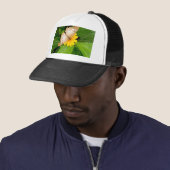 Casquette papillon jaune blanc (En situation)