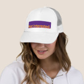 Casquette Pas Intéressé. Texte orange (En situation)