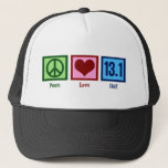 Casquette Peace Love 13.1 Moitié Marathon Runner<br><div class="desc">Peace Love Half Marathon. Un signe de paix,  coeur,  et 13.1 pour un coureur. Un cool qui offre un cadeau à quelqu'un qui s'entraîne pour courir dans une course.</div>