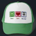 Casquette Peace Love Disk Golf<br><div class="desc">Un joli cadeau de Noël de golf sur disque avec un signe de paix,  le coeur,  et des paniers de golf sur disque volants utilisés par un golfeur. Le terrain de golf sur disque cool est présent.</div>