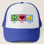 Casquette Peace Love Ducks<br><div class="desc">Un joli cadeau parfait pour quelqu'un qui aime les canards ou les cadeaux amicaux pour bébé. Un signe de paix vert,  un coeur roux,  et un canard en caoutchouc jaune mignon.</div>