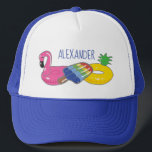 Casquette Piscine personnalisée Float été amusant<br><div class="desc">Ce casquette personnalisé est parfait pour garder le soleil hors de vos yeux tout en se relaxant au bord de la piscine. Il présente des illustrations de trois flotteurs de piscine aux couleurs vives en forme de flamant,  de coquelicot et d'ananas avec votre nom ou message personnalisé.</div>