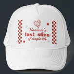 Casquette Pizza dernière tranche Bachelorette Week-end<br><div class="desc">Fêtez l'amour en première tranche avec notre Dernière tranche de la collection de bachelorette Single Life ! Des invitations cheesy-mignonnes à des signes souriants, des jeux et des décors, cet ensemble parfait à la pizza offre tout ce dont vous avez besoin pour lancer un envoi amusant et savoureux pour la...</div>