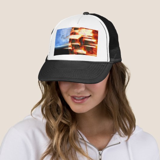Casquette planète en feu (En situation)