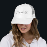 Casquette Pour Son Nom De Script Élégant Girls' Modern<br><div class="desc">Lettre Initiale Personnalisée Nom Pour Lui Pour Son Modèle Élégant Chapeau De Trucker Blanc Tendance.</div>