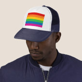 Casquette Rayures arc-en-ciel (En situation)