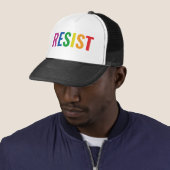Casquette Résister LGBT (En situation)