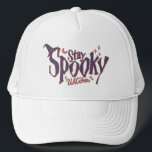 Casquette Restez Éffrayant sorcière Halloween drôle<br><div class="desc">Évoquez l'enchantement d'Halloween avec nos t-shirts amusants "Stay Éffrayant Witches". Plongez dans un monde d'humour méchant et de style étrange, alors que vous fêtez la saison la plus effrayante. Célébrez la saison avec une touche d'humour, faisant une déclaration à la fois étrange et divertissante. Un ajout envoûtant à votre garde-robe...</div>