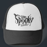 Casquette Restez Éffrayant sorcière Halloween drôle<br><div class="desc">Évoquez l'enchantement d'Halloween avec nos t-shirts amusants "Stay Éffrayant Witches". Plongez dans un monde d'humour méchant et de style étrange, alors que vous fêtez la saison la plus effrayante. Célébrez la saison avec une touche d'humour, faisant une déclaration à la fois étrange et divertissante. Un ajout envoûtant à votre garde-robe...</div>