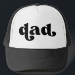 Casquette Retro Papa noir et blanc<br><div class="desc">"papa" en police de style rétro,  couleur est modifiable; ajoutez votre propre nom si vous le souhaitez et choisissez style haineux.</div>