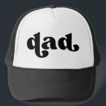 Casquette Retro Papa noir et blanc<br><div class="desc">"papa" en police de style rétro,  couleur est modifiable; ajoutez votre propre nom si vous le souhaitez et choisissez style haineux.</div>