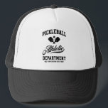 Casquette Retro Pickleball Athleball Département sur mesure<br><div class="desc">Casquette amusant de pickleball avec des pagaies croisées de pickleball,  de la typographie à billes et rétro. Ajoutez votre texte personnalisé à personnaliser - nom de l'équipe,  nom du club,  ville,  ville,  nom du tournoi,  etc. Jouer au pickleball est encore plus amusant.</div>