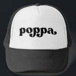 Casquette Retro Poppa noir et blanc<br><div class="desc">"poppa" en police de style rétro,  la couleur est modifiable; ajoutez votre propre nom si vous le souhaitez et choisissez style haineux.</div>