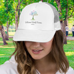 Casquette Réunion familiale personnalisée<br><div class="desc">Ce chapeau de camion familial unique est décoré d'un arbre de famille aquarelle et d'une typographie stylisée. Facile à personnaliser. En créant notre oeuvre,  vous ne trouverez pas cette image exacte d'autres créateurs. Aquarelle originale © Michele Davies.</div>