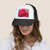 Casquette Rose rouge (En situation)