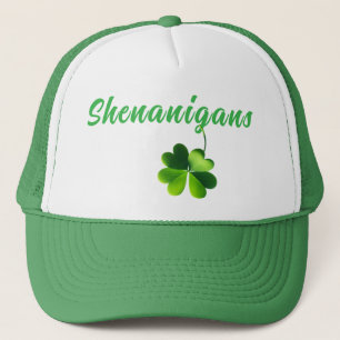 Casquette Shenanigans et T-shirt à quatre feuilles