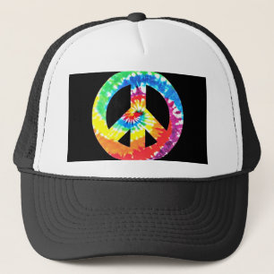 Casquette signe de paix teint par cravate vibrante