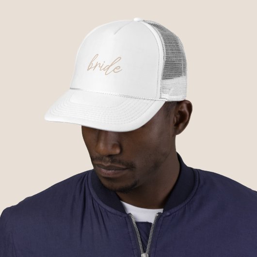 Casquette Soirée de mariage moderne | Script beige (En situation)