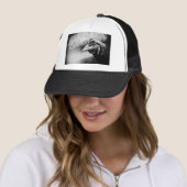 Casquette spiritueux et poulets (En situation)