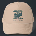 Casquette Surf vintage Van Family Beach Réunion<br><div class="desc">Allez à la vieille école avec cette fourgonnette de bus de style vintage. Idéal pour une réunion familiale à thème sur la plage. Ajoutez votre nom de famille,  l'année de l'événement et le lieu de l'événement.</div>