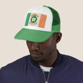 Casquette Tabby de gingembre avec bière verte (En situation)