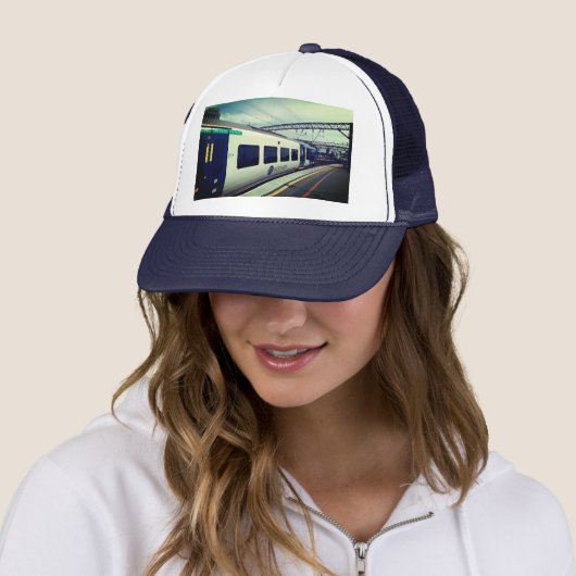 Casquette Train bleu et blanc (En situation)