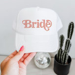 Casquette TRIXIE Retro 70's Theme Blush et Orange Bride<br><div class="desc">Ce camionneur de bachelorette marié qui présente une police rétro sur le thème des années 70 dans des tons blush et orange. Commandez l'option de la mariée blanche pour la future mariée et les casquettes de la "bimbo" orange coordonnatrice pour votre groupe de bachelorette. Les couleurs sont modifiables ! Cliquez...</div>