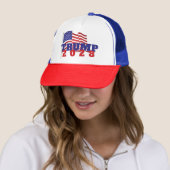Casquette Trump 2028 avec drapeau américain (En situation)