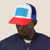 Casquette un arrière - plan bleu avec un chat noir et blanc (En situation)
