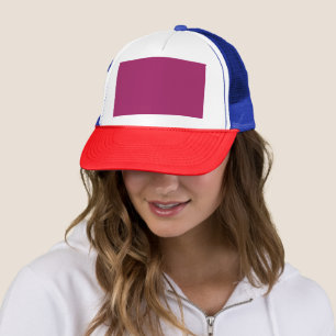 Casquette un arrière - plan rose avec une bordure blanche